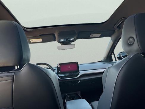 Used 2023 Volkswagen ID.4 Pro S image 8