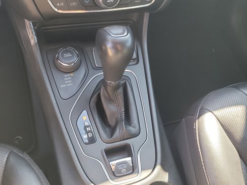 Used 2022 Jeep Cherokee Latitude Lux image 24