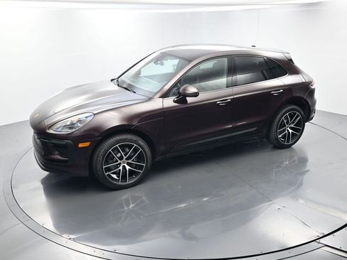 Certified 2023 Porsche Macan image 32