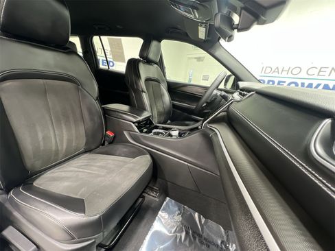 Used 2023 Jeep Grand Cherokee L Laredo image 24