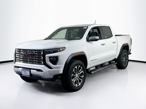 Used 2025 GMC Canyon Denali AWD/4WD image 1