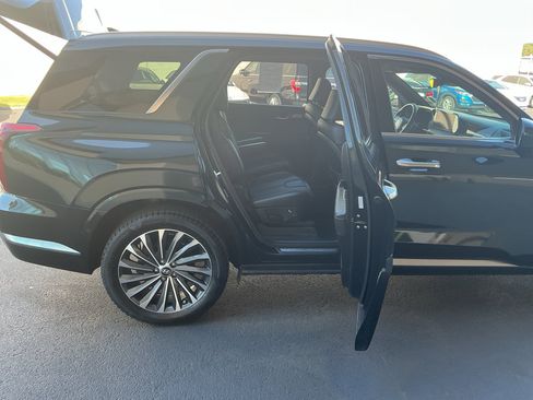 Used 2023 Hyundai Palisade Calligraphy image 15