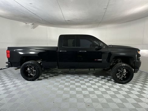 Used 2017 Chevrolet Silverado 1500 Custom w/ Custom Convenience Package RWD image 9