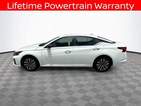 Used 2025 Nissan Altima 2.5 SV FWD image 8