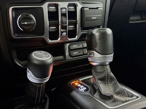 Used 2021 Jeep Wrangler Unlimited Sahara w/ Altitude image 15