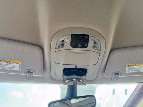Used 2023 Chrysler Pacifica Touring-L FWD image 18