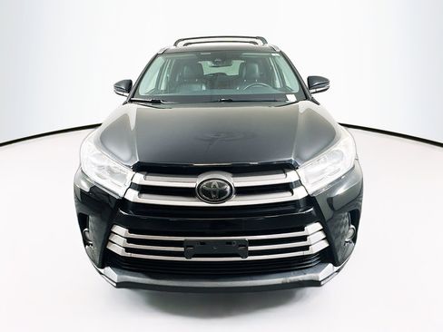 Used 2019 Toyota Highlander XLE image 2