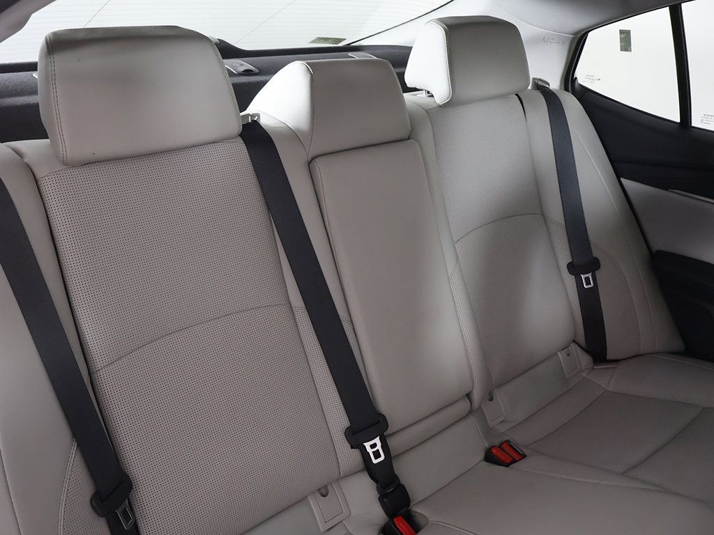 Used 2025 Toyota Camry XLE FWD image 31