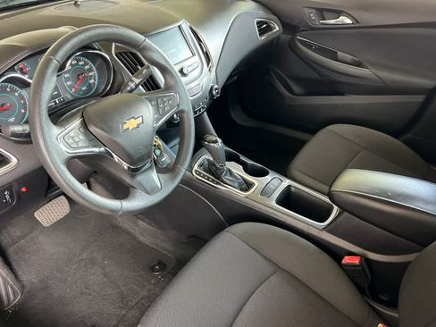 Used 2017 Chevrolet Cruze LT FWD image 9