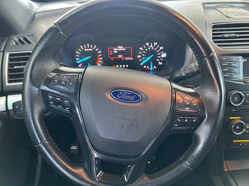 Used 2017 Ford Explorer XLT FWD image 17