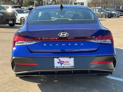 Used 2025 Hyundai Elantra SEL image 6
