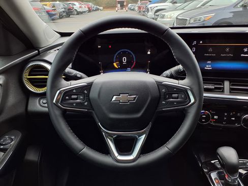 Used 2025 Chevrolet Trax ACTIV w/ Sunroof Package image 14