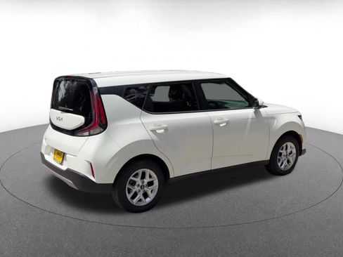 Used 2025 Kia Soul LX w/ LX Technology Package FWD image 13