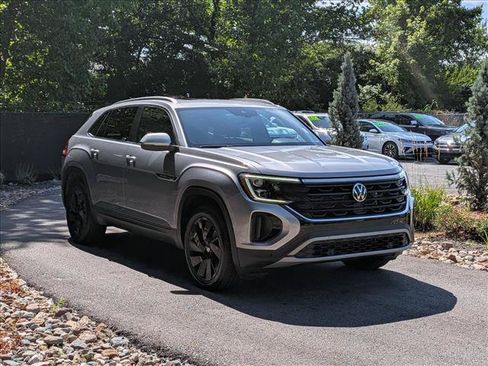 Certified 2024 Volkswagen Atlas Cross Sport SE AWD/4WD image 8