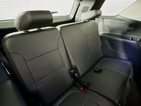 Used 2021 Chevrolet Traverse RS image 35