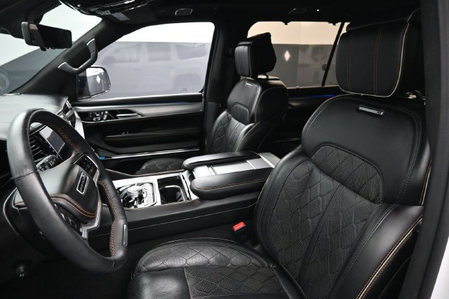 Used 2023 Jeep Grand Wagoneer Series III AWD/4WD image 17