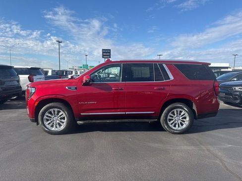 Used 2023 GMC Yukon SLT w/ SLT Premium Package image 8