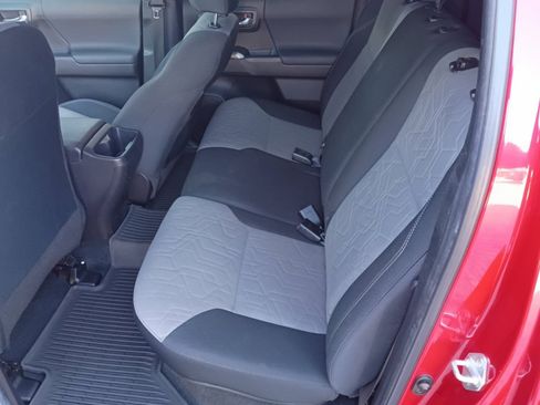 Used 2022 Toyota Tacoma TRD Off-Road w/ Technology Package AWD/4WD image 16