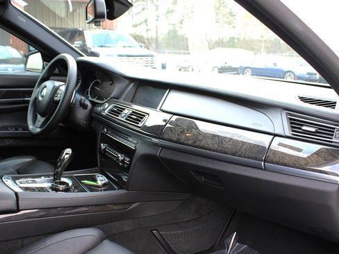 Used 2014 BMW 750Li image 17