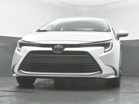 Used 2025 Toyota Corolla XLE FWD image 46
