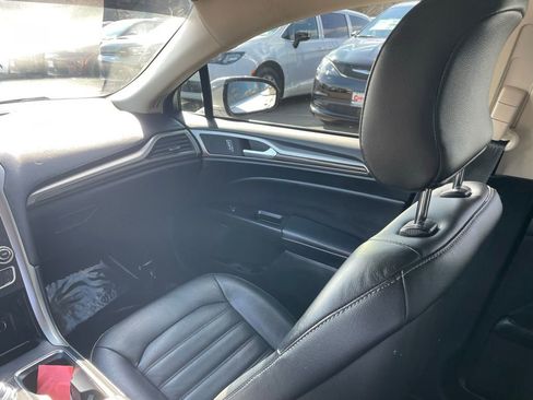 Used 2017 Ford Fusion SE w/ Fusion SE Technology Package image 22