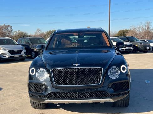 Used 2019 Bentley Bentayga image 2