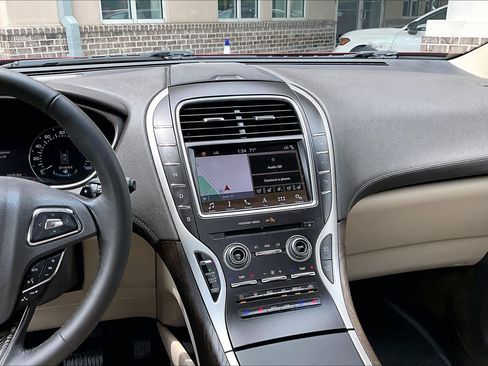 Used 2018 Lincoln MKX Reserve w/ Driver Assistance Package FWD image 7