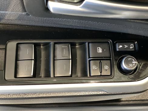 Used 2025 Toyota Sienna XSE w/ XSE Premium Package image 16