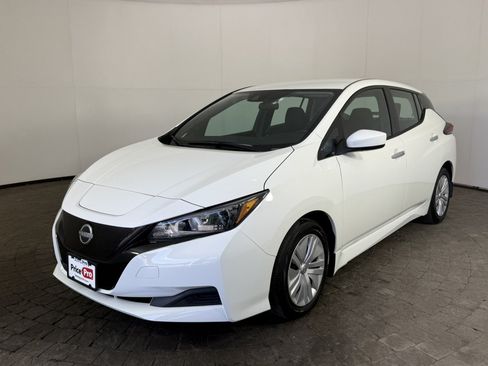 Used 2025 Nissan Leaf S FWD image 3