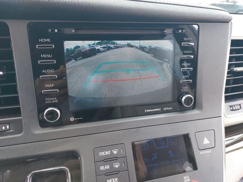 Used 2018 Toyota Sienna XLE Premium FWD image 27