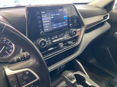 Certified 2022 Toyota Highlander XLE image 22