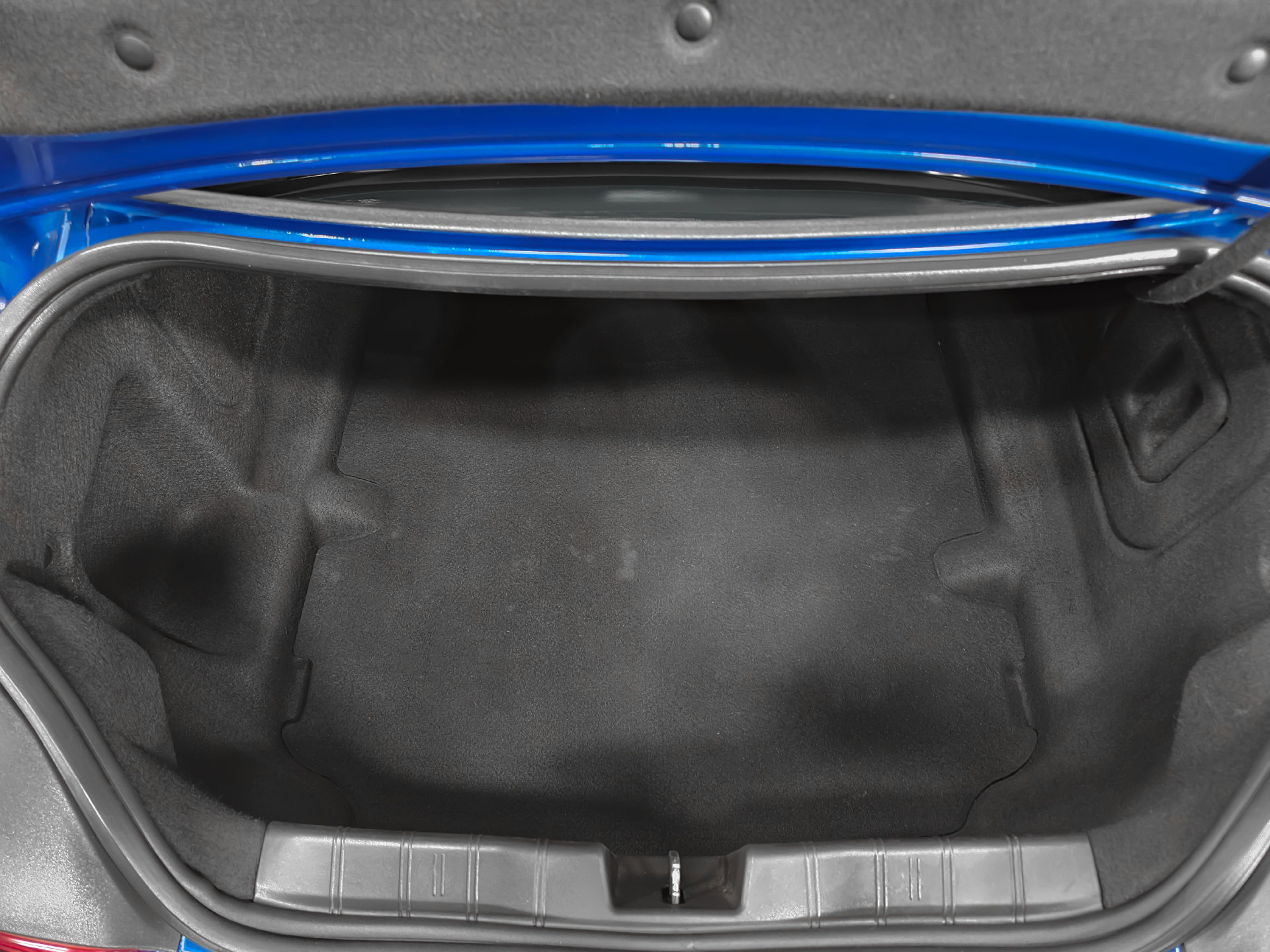 Used 2022 Chevrolet Camaro LT RWD image 12
