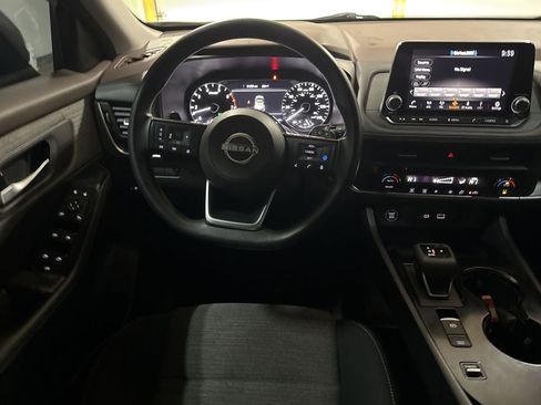 Used 2023 Nissan Rogue SV image 11