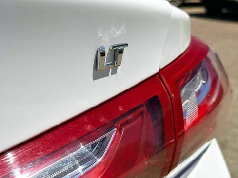 Used 2022 Chevrolet Malibu LT FWD image 12