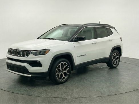 Used 2025 Jeep Compass Limited image 3
