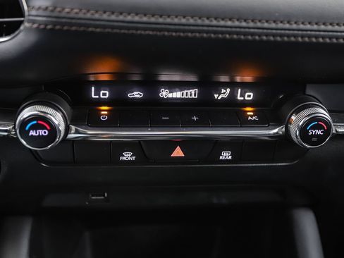 Used 2019 MAZDA MAZDA3 Sedan FWD image 18