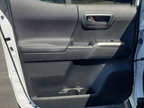 Used 2022 Toyota Tacoma TRD Sport image 12