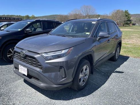 Used 2025 Toyota RAV4 XLE AWD/4WD image 2