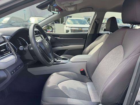 Used 2018 Toyota Camry LE FWD image 16