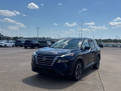 Certified 2025 Nissan Rogue SV AWD/4WD image 8