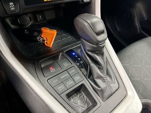 Used 2021 Toyota RAV4 XLE AWD/4WD image 12