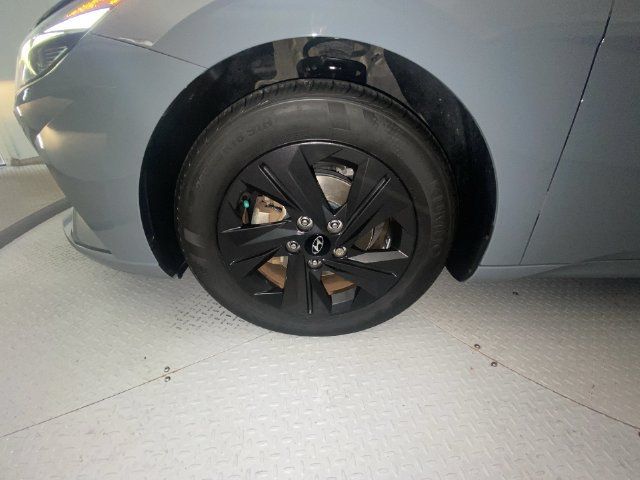 Used 2022 Hyundai Elantra SEL w/ Preferred Accessory Package FWD image 10
