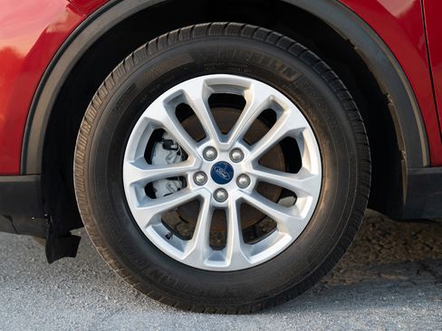 Used 2020 Ford Escape SE image 9