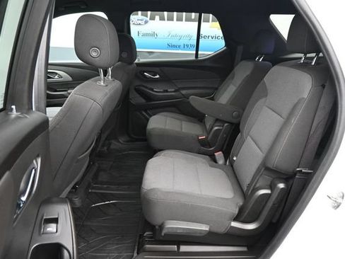 Used 2023 Chevrolet Traverse LT FWD image 8