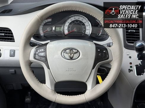 Used 2014 Toyota Sienna SE FWD image 38