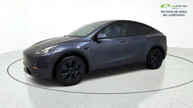 Used 2025 Tesla Model Y Long Range RWD image 4
