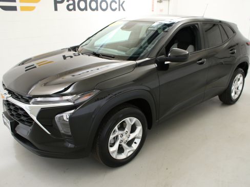 Used 2024 Chevrolet Trax LS w/ LS Convenience Package FWD image 4