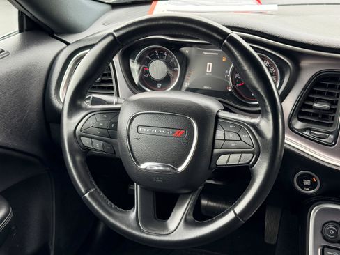 Used 2019 Dodge Challenger SXT RWD image 17