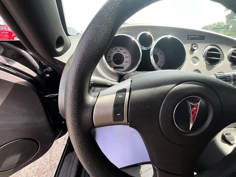 Used 2008 Pontiac Solstice Convertible RWD image 27