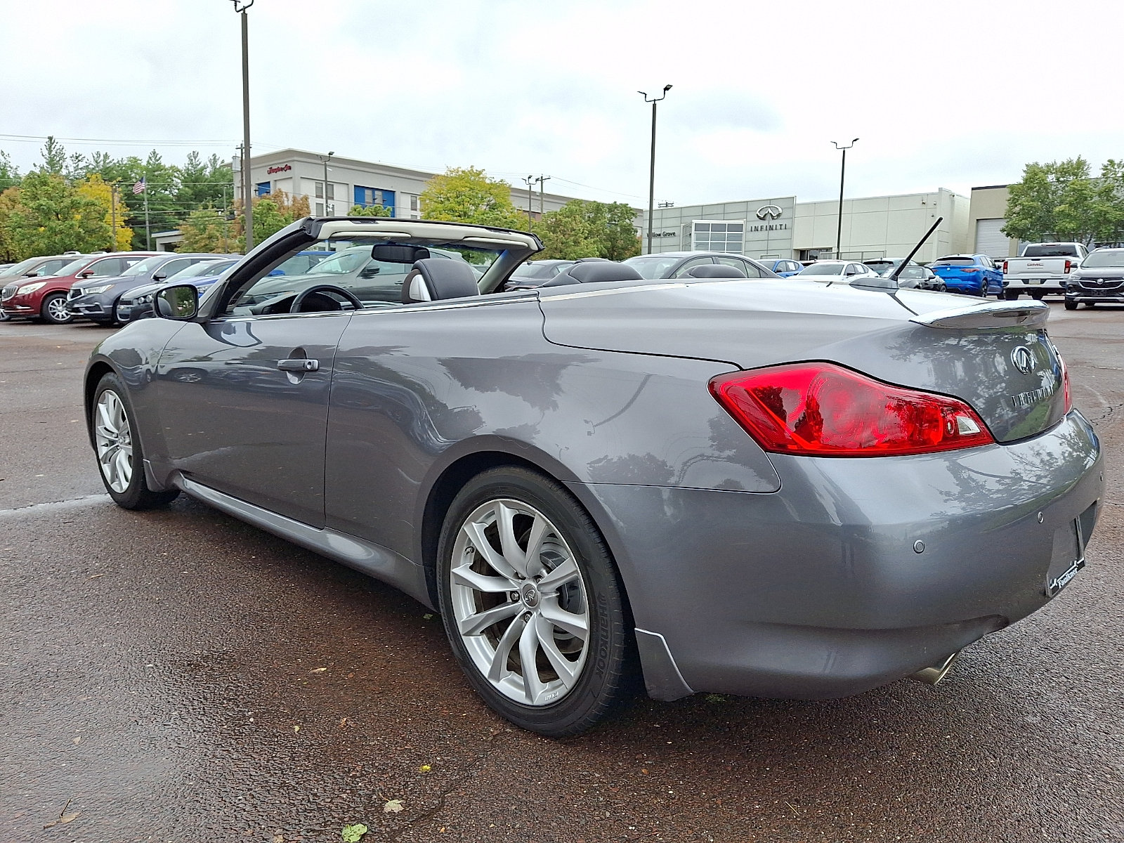 Used 2013 INFINITI G37 Convertible w/ Premium Pkg RWD image 2